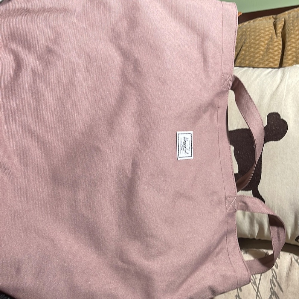 Hershel tote